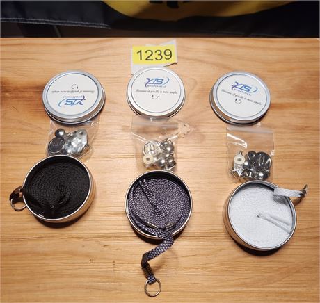 1239 - [Lot of 3] Shoelaces in metal Tin