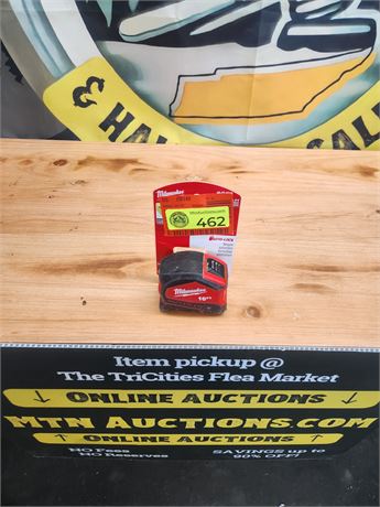462 - Milwaukee 16' Tape Measure
